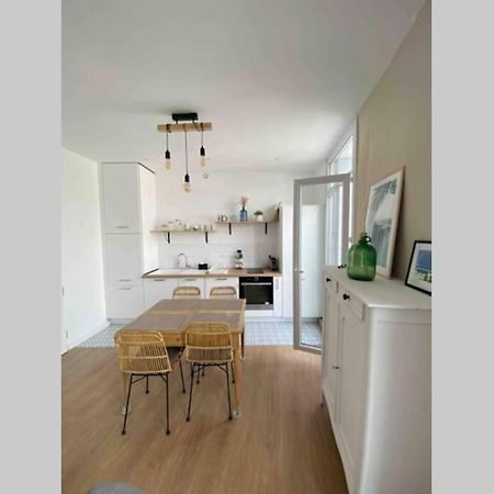 Appartement Sur le bord du quai à Sète Extérieur photo