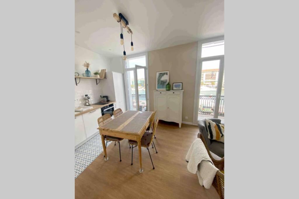 Appartement Sur le bord du quai à Sète Extérieur photo